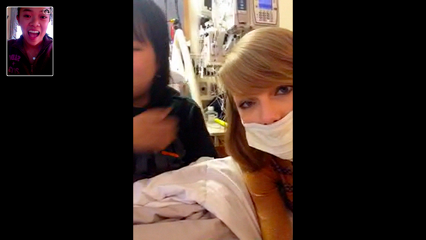 
	
	Taylor còn dành thời gian trò chuyện qua Skype cùng người thân, bạn bè của bệnh nhân.